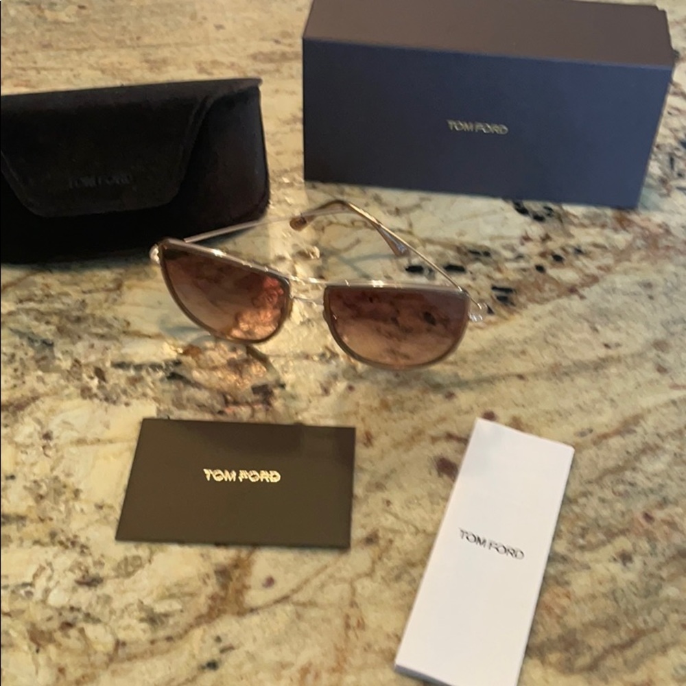 Ladies Tom Ford Rose Gold Sunglasses